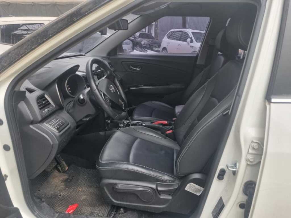 Ssangyong Tivoli - Vista 3