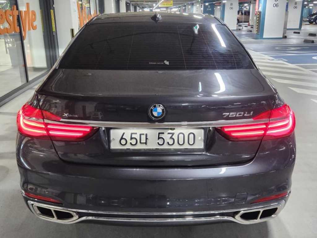 BMW 7 Series - Vista 5