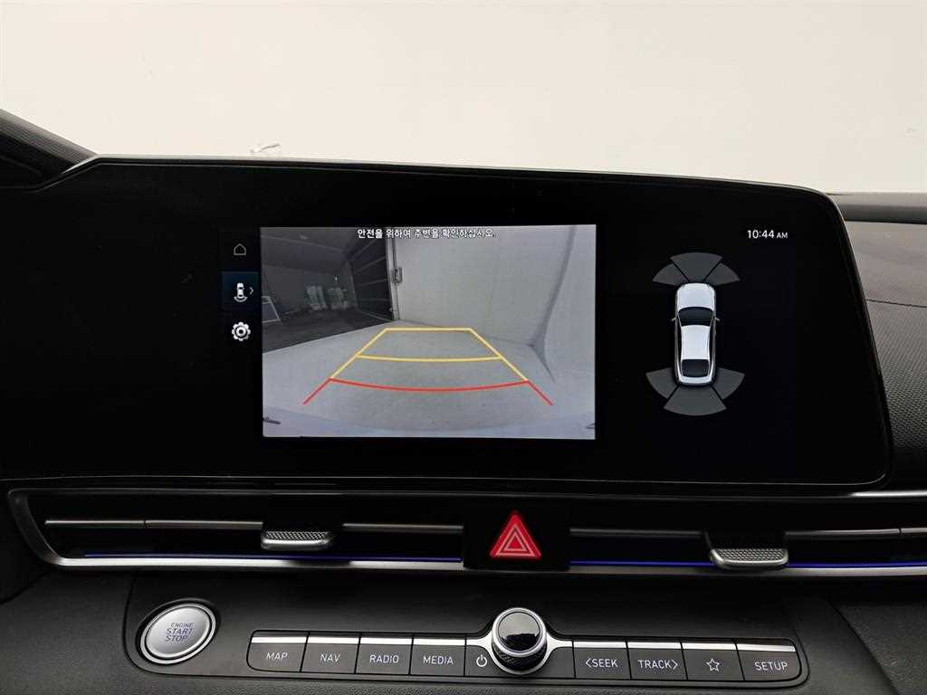 HYUNDAI Avante - Vista 10