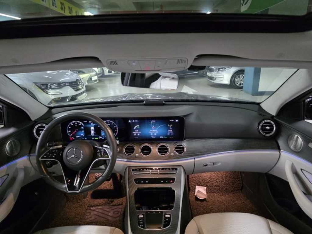 Mercedes Benz E class - Vista 8