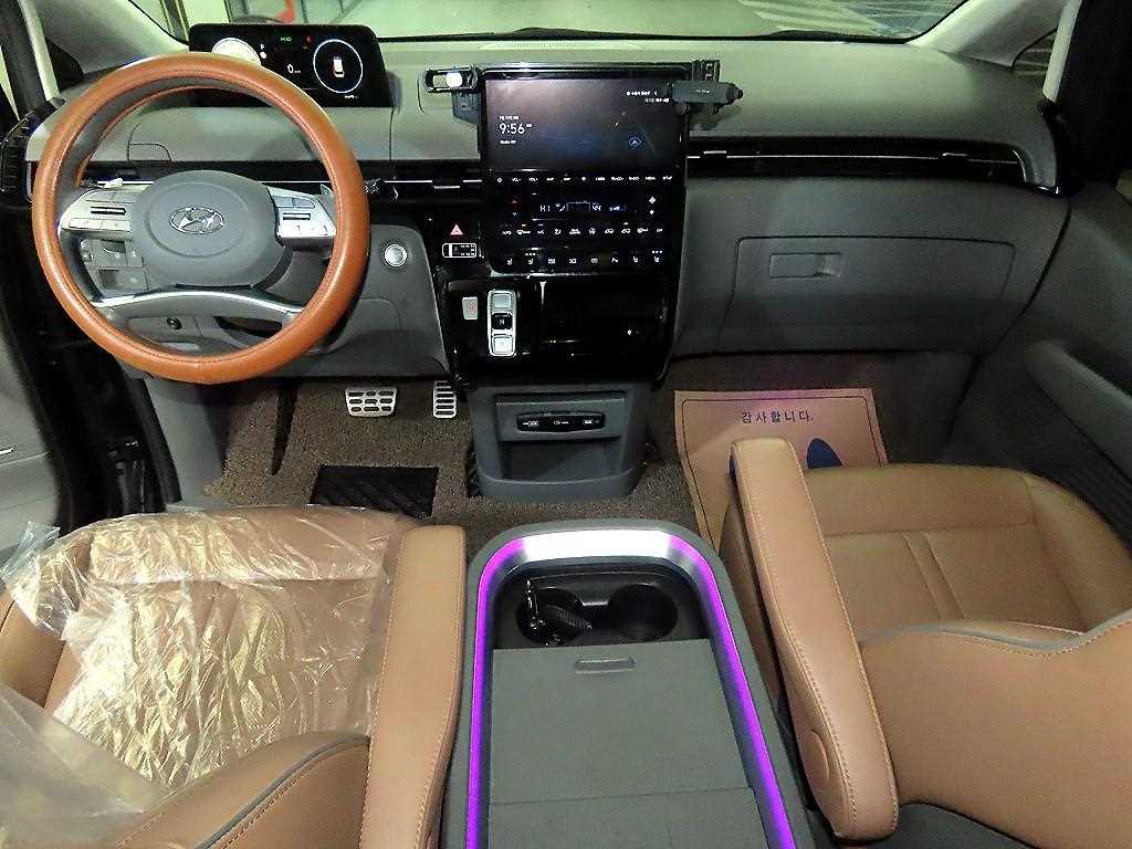 HYUNDAI Staria - Vista 10