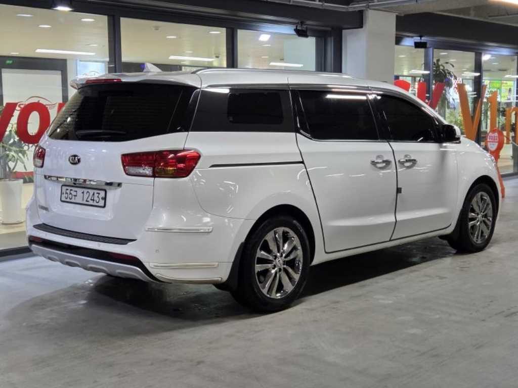 KIA Carnival - Vista 4