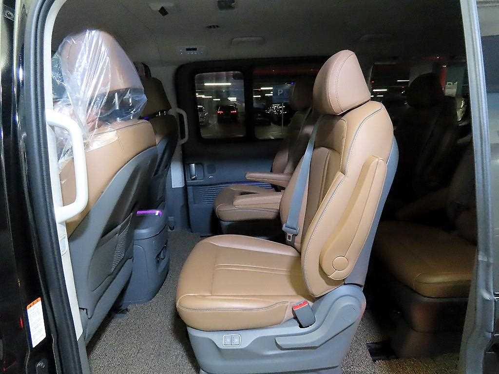 HYUNDAI Staria - Vista 7