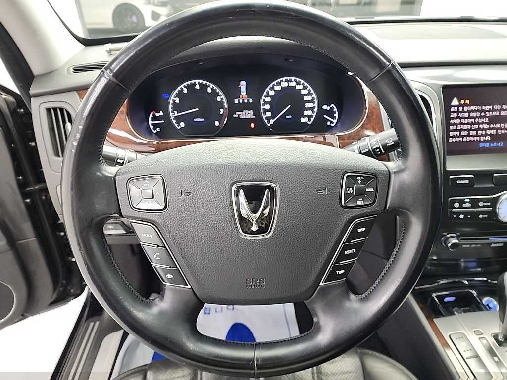 HYUNDAI Equus - Vista 9