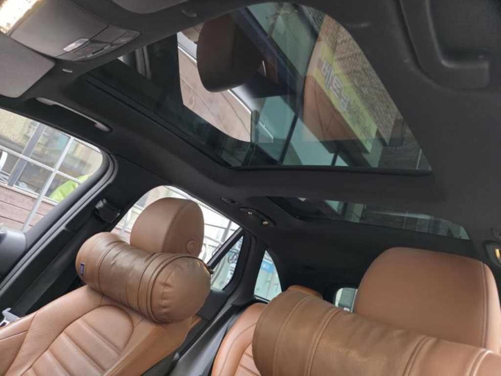 Mercedes Benz GLC Class - Vista 6