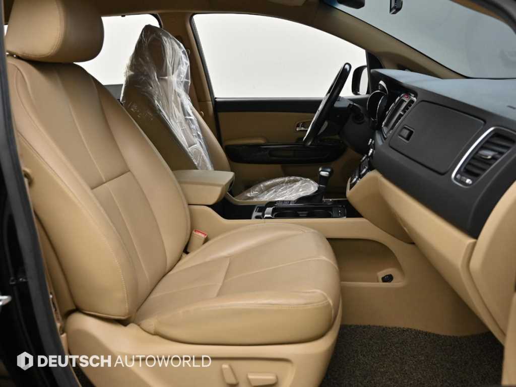 KIA Carnival - Vista 10