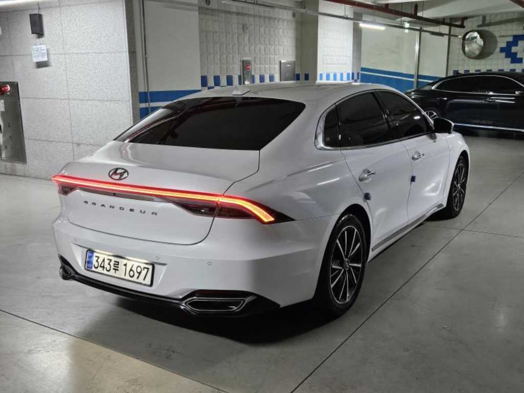 HYUNDAI Grandeur - Vista 5