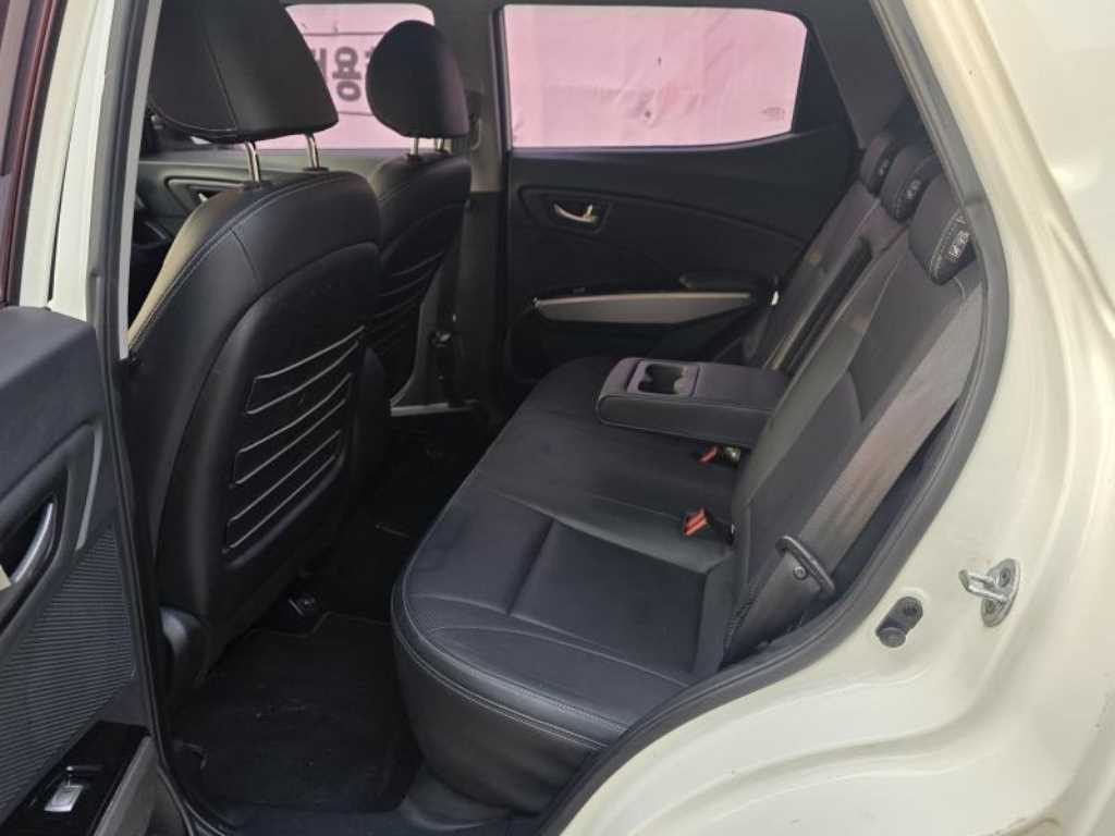 Ssangyong Tivoli - Vista 5