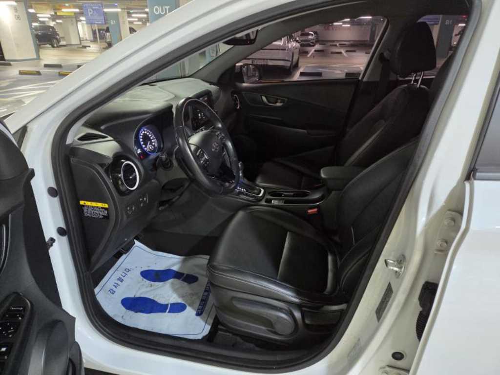 HYUNDAI Kona - Vista 7