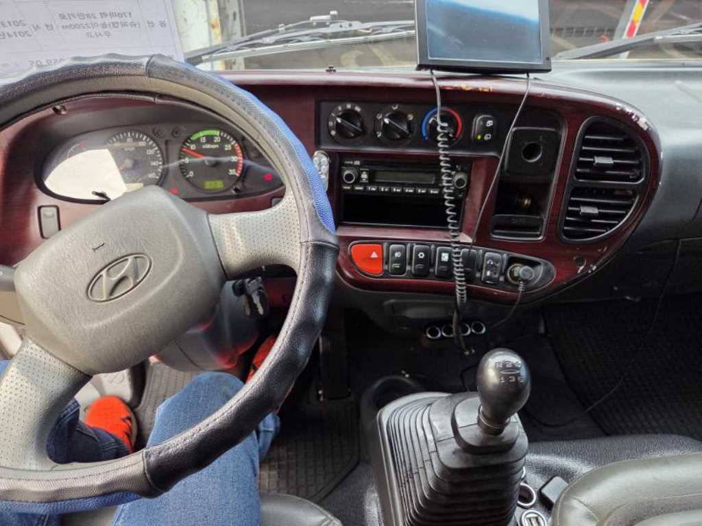 medium and large cargo truck - Vista 6