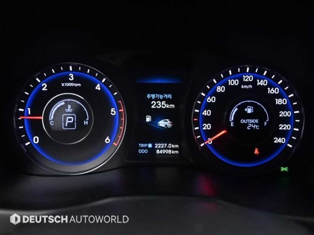 HYUNDAI i40 - Vista 8