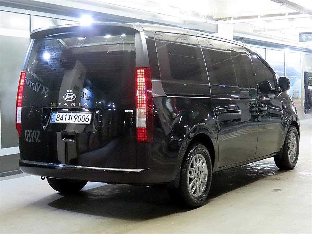HYUNDAI Staria - Vista 4