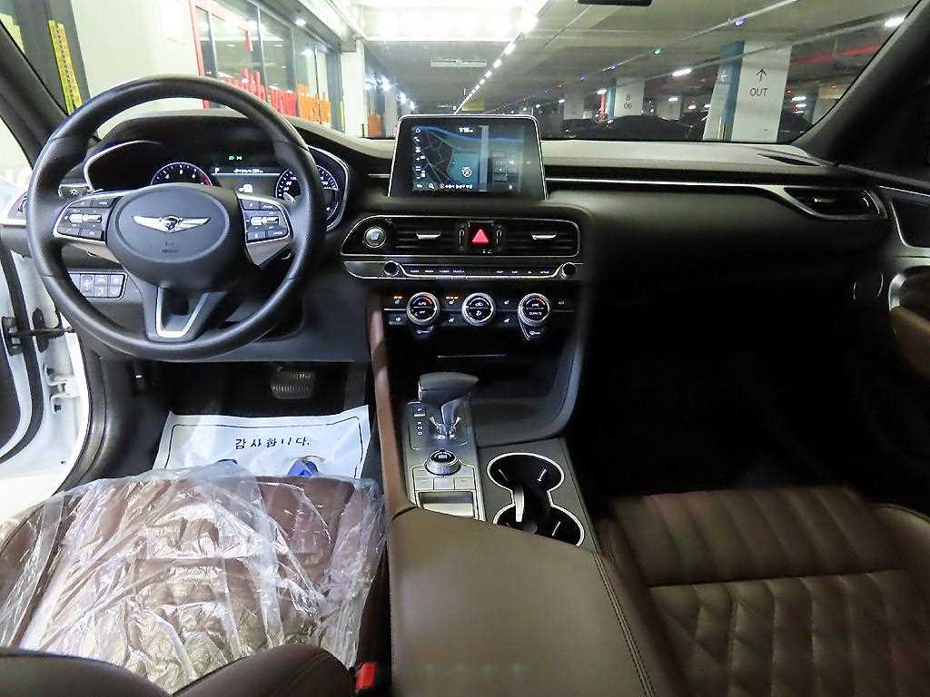 Genesis G70 - Vista 10