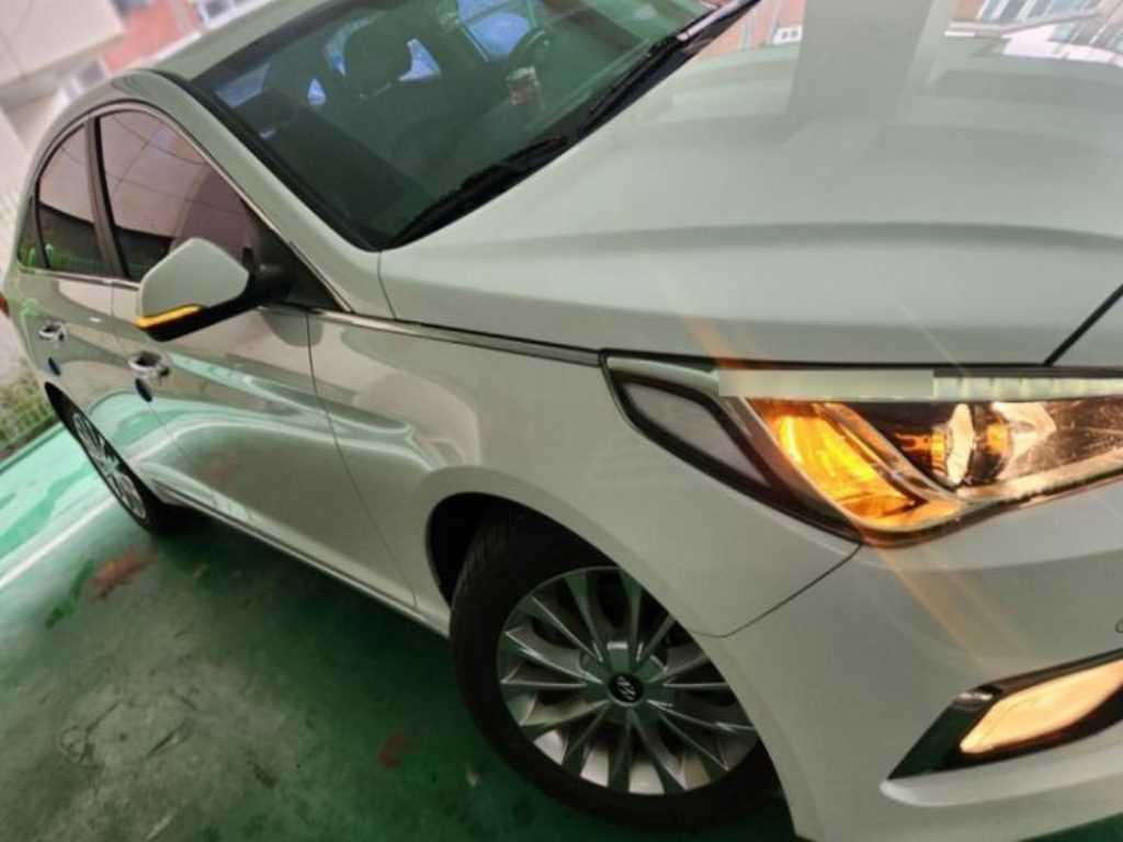 HYUNDAI Sonata - Vista 3