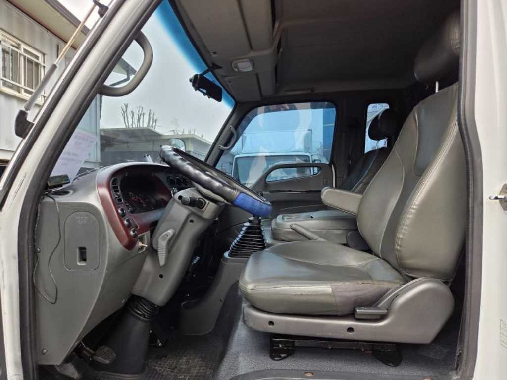 medium and large cargo truck - Vista 7