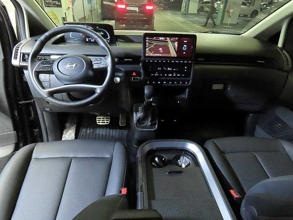 HYUNDAI Staria - Vista 10