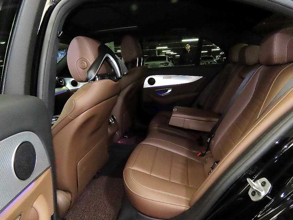 Mercedes Benz E class - Vista 7