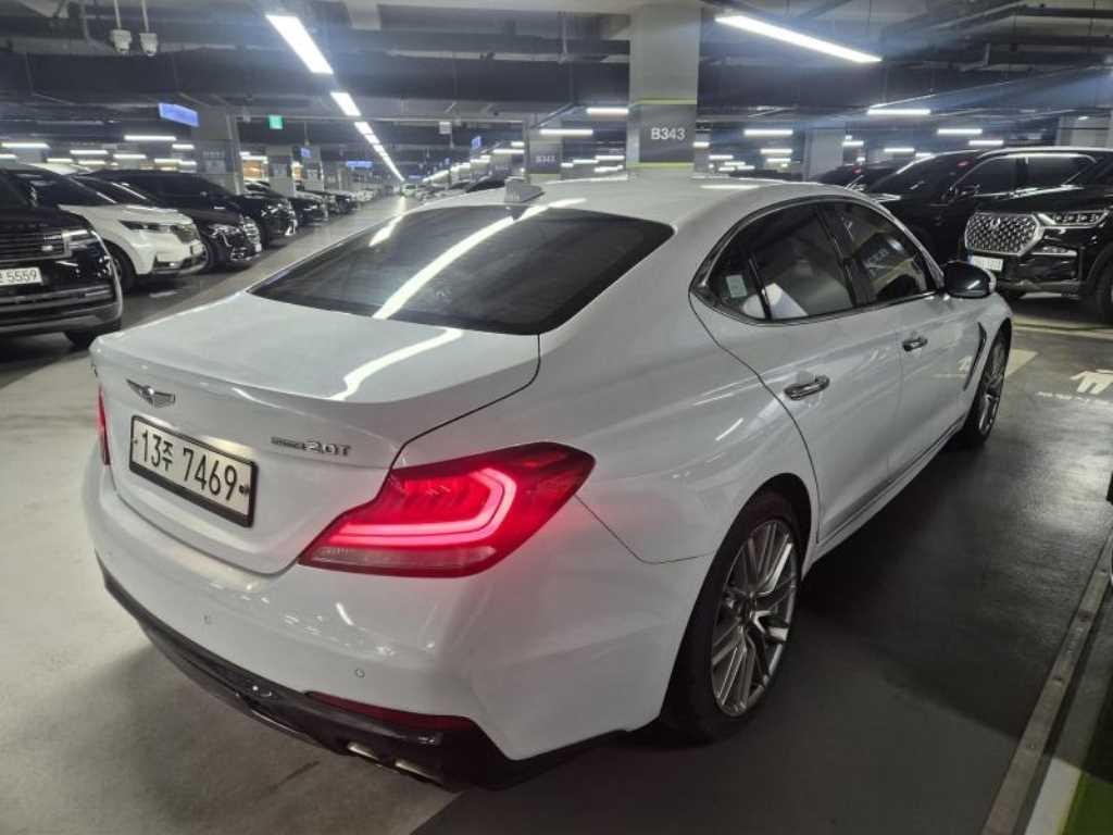 Genesis G70 - Vista 4