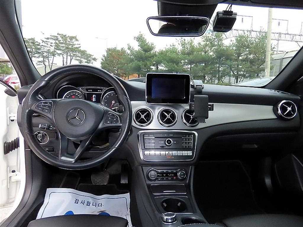 Mercedes Benz GLA Class - Vista 7