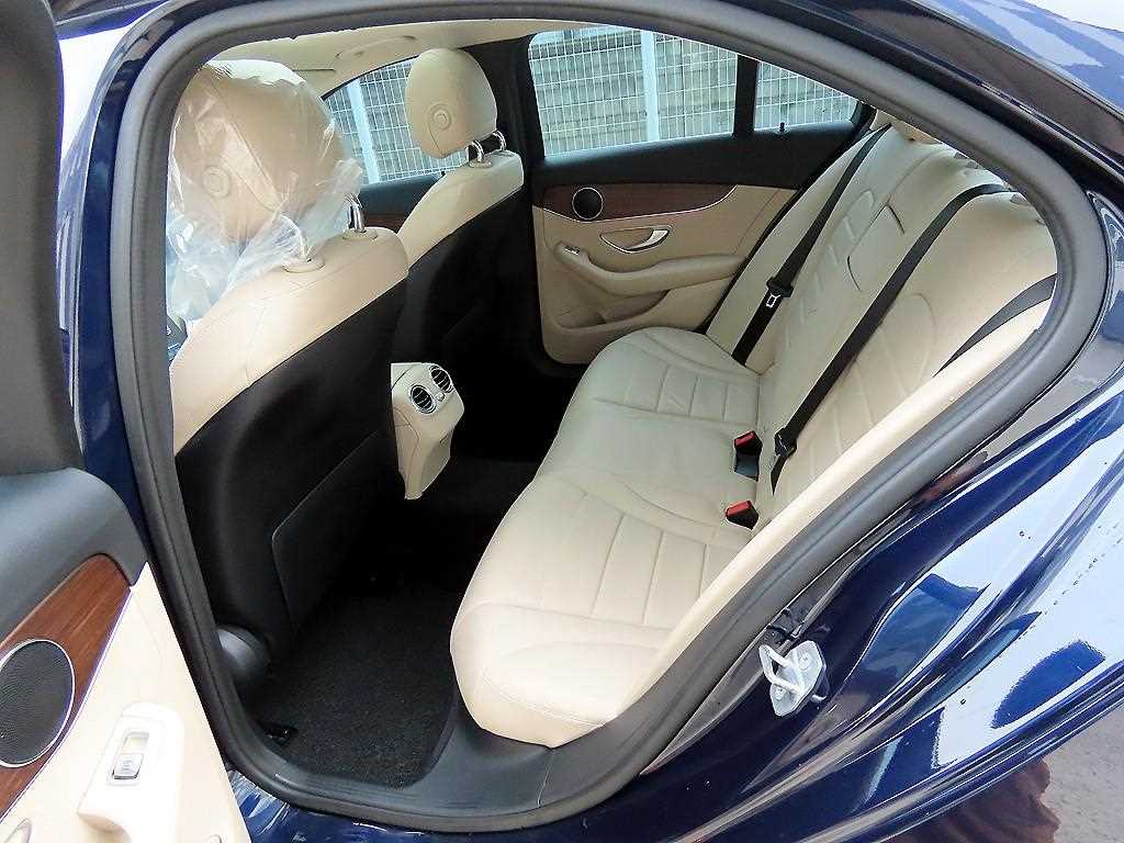 Mercedes Benz C Class - Vista 6