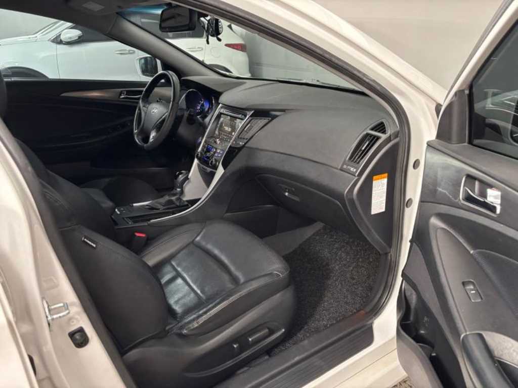 HYUNDAI Sonata - Vista 7