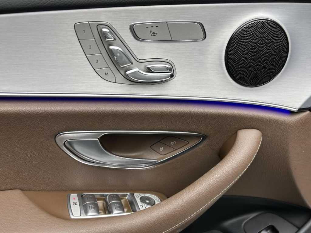 Mercedes Benz E class - Vista 11