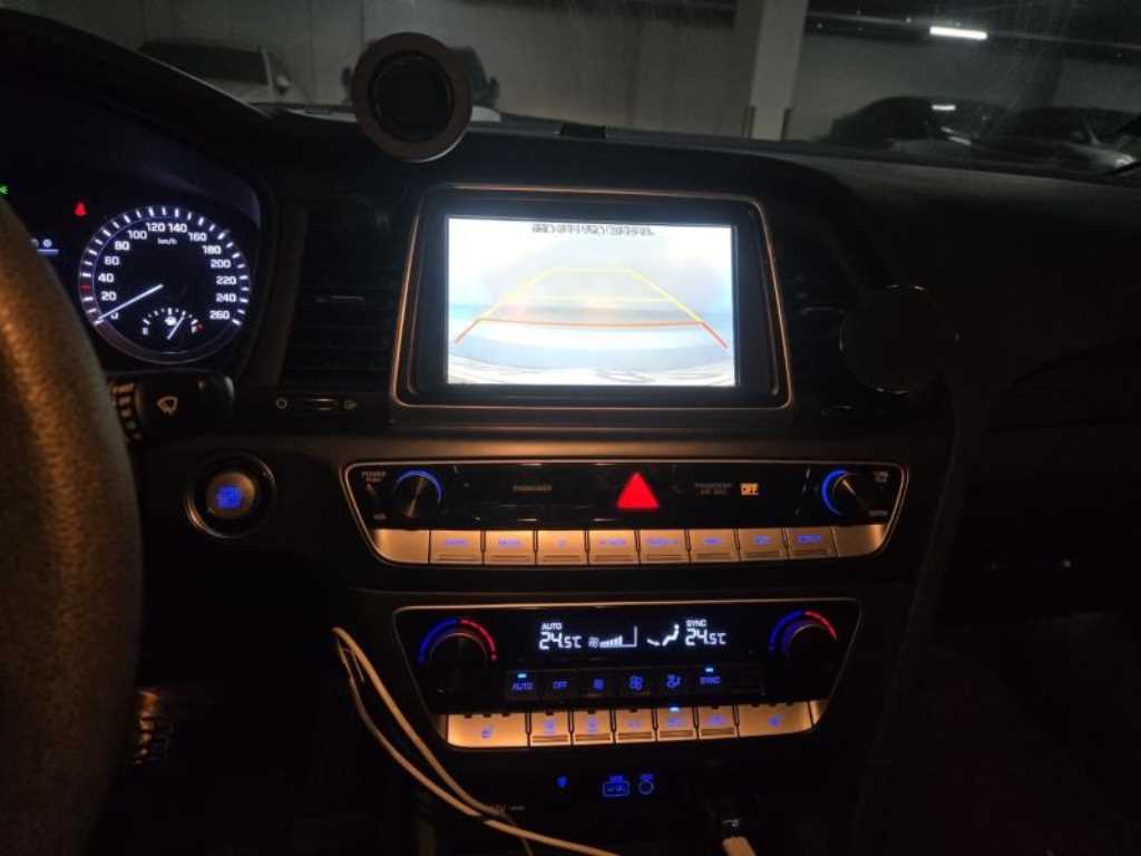 HYUNDAI Sonata - Vista 7