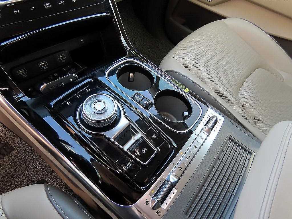 KIA Carnival - Vista 11