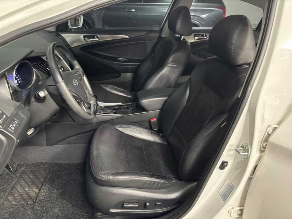 HYUNDAI Sonata - Vista 8