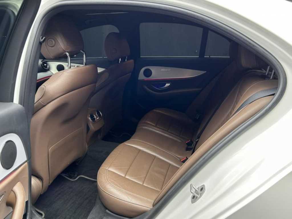 Mercedes Benz E class - Vista 5