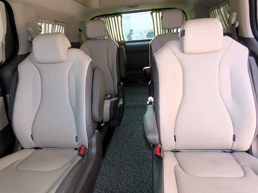 KIA Carnival - Vista 7
