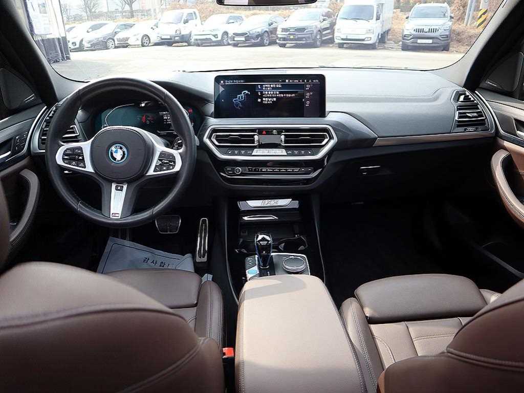 BMW iX3 - Vista 5