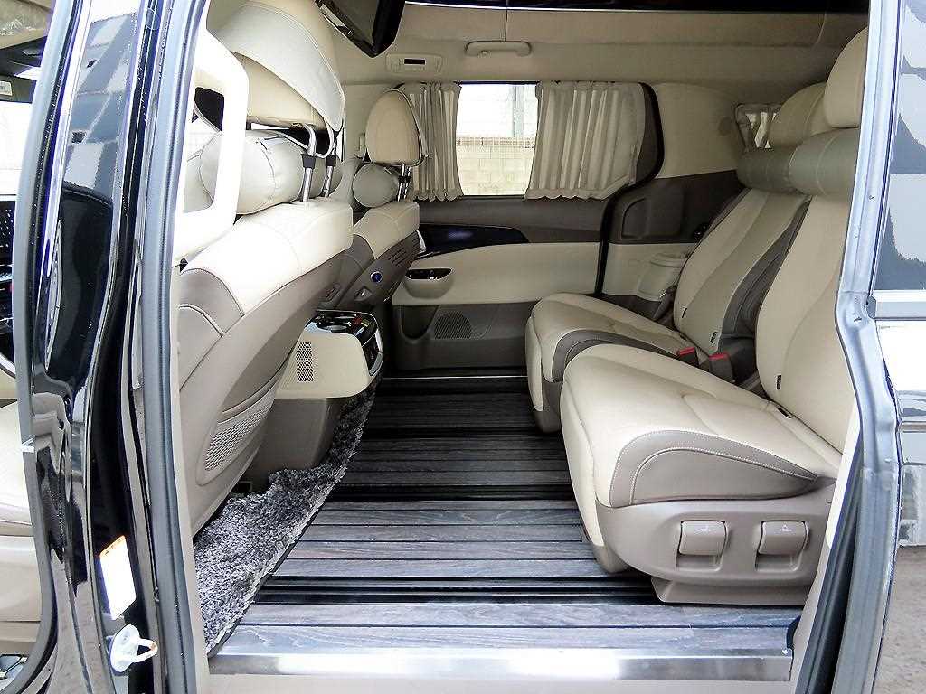 KIA Carnival - Vista 6