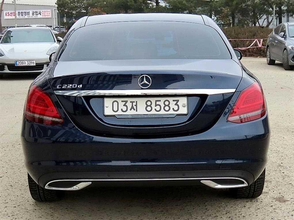 Mercedes Benz C Class - Vista 4