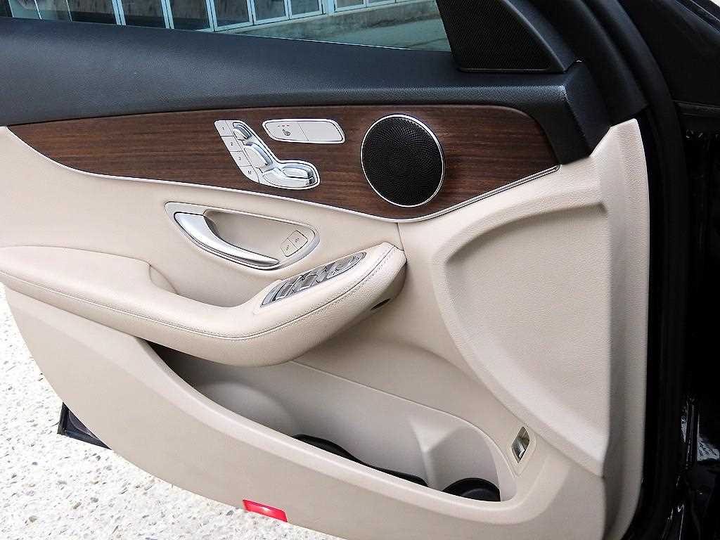 Mercedes Benz C Class - Vista 11