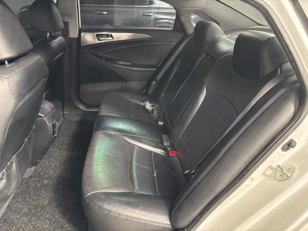 HYUNDAI Sonata - Vista 9