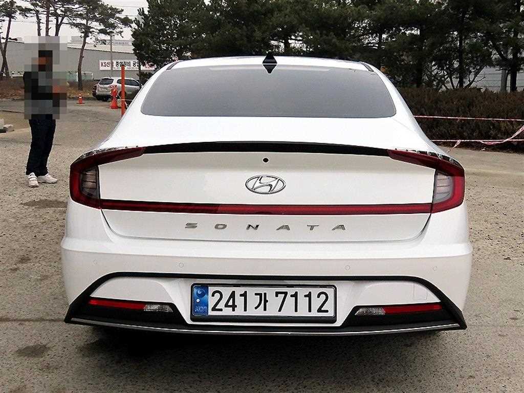 HYUNDAI Sonata - Vista 4