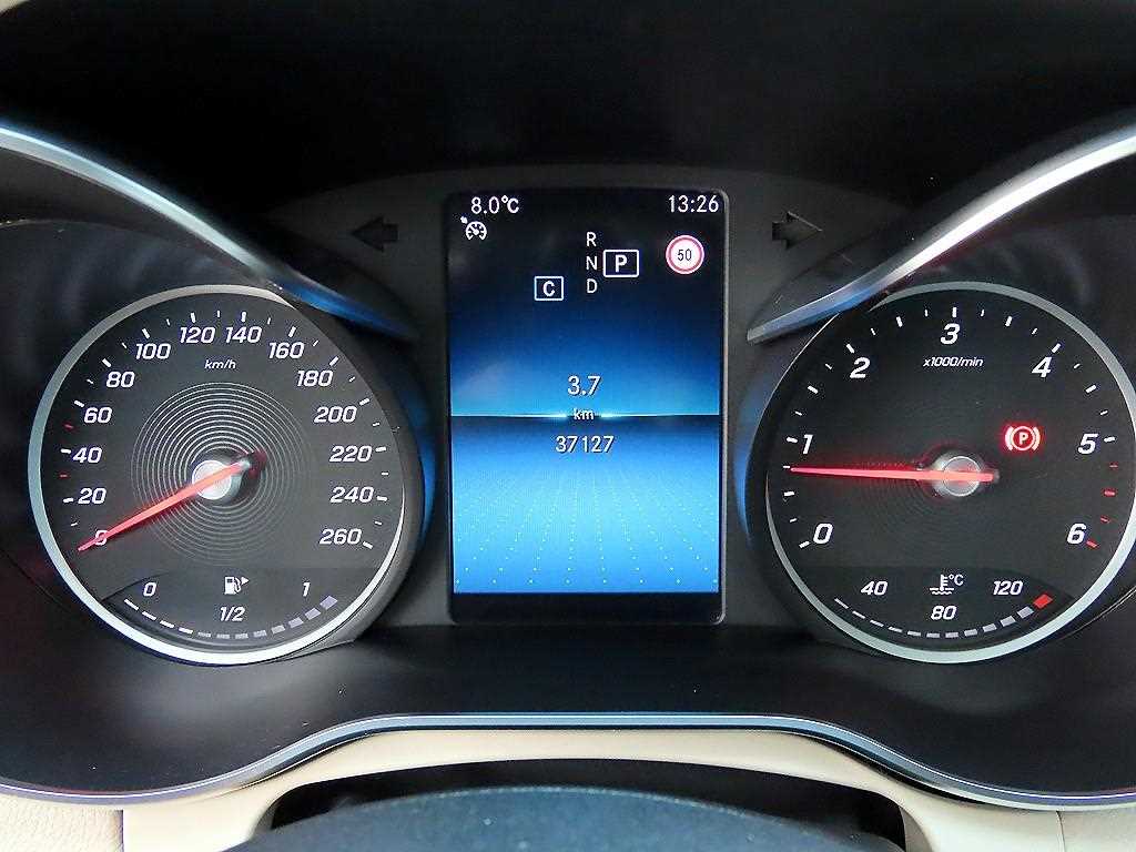 Mercedes Benz C Class - Vista 9