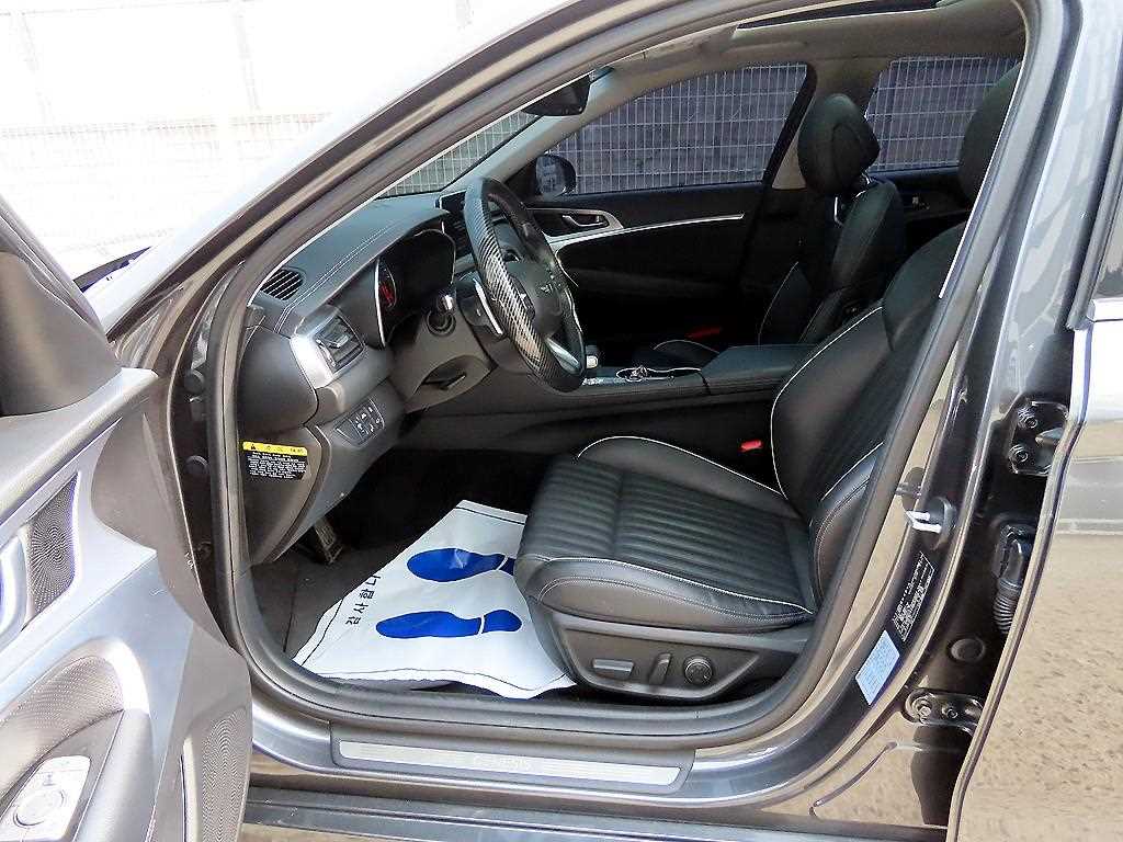 Genesis G70 - Vista 5