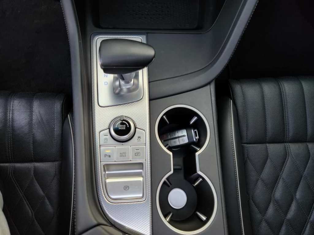 Genesis G70 - Vista 9