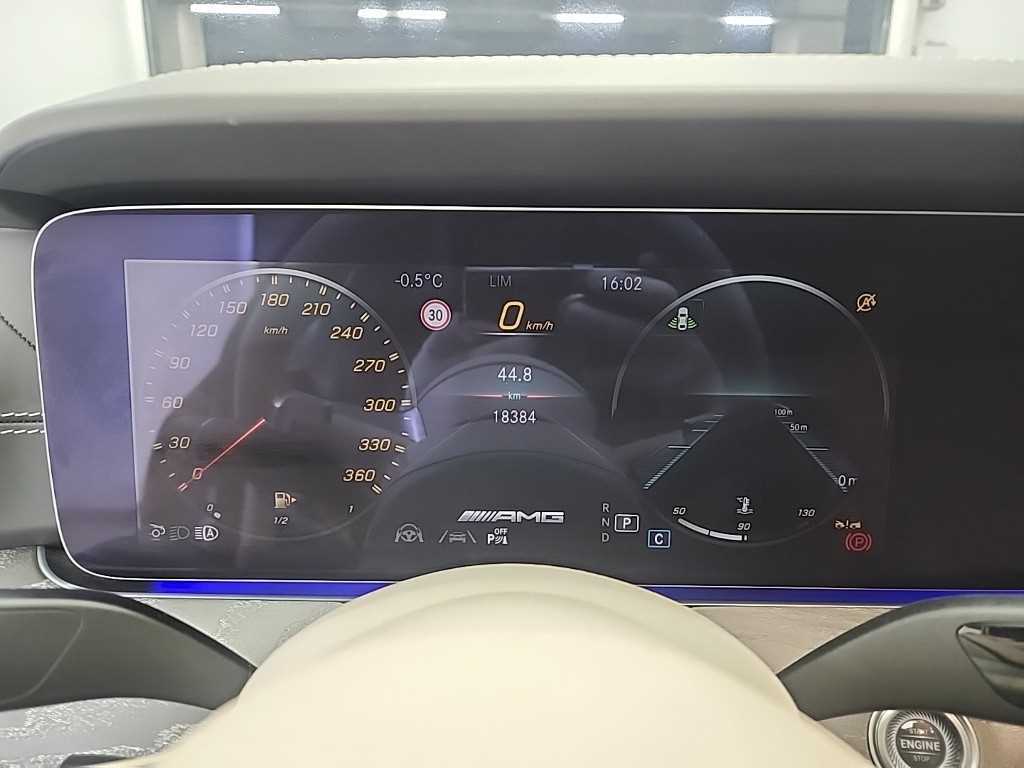 Mercedes Benz AMG GT - Vista 6