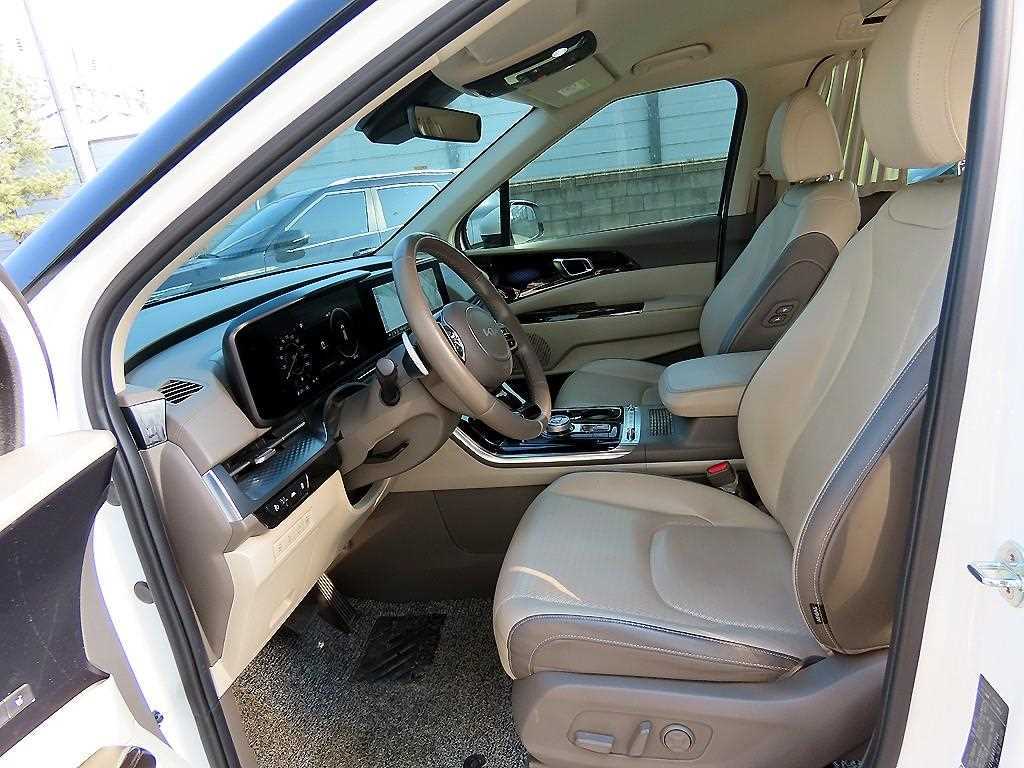 KIA Carnival - Vista 5