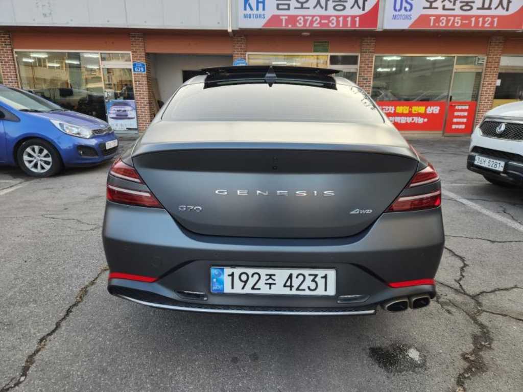 Genesis G70 - Vista 4