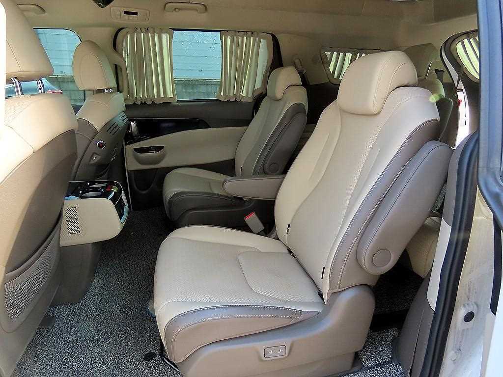 KIA Carnival - Vista 6