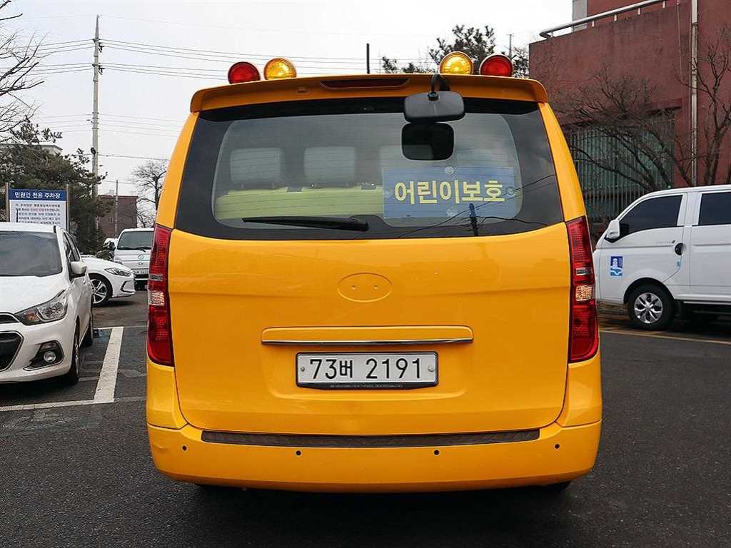 HYUNDAI Starex - Vista 5