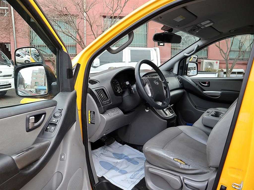 HYUNDAI Starex - Vista 8