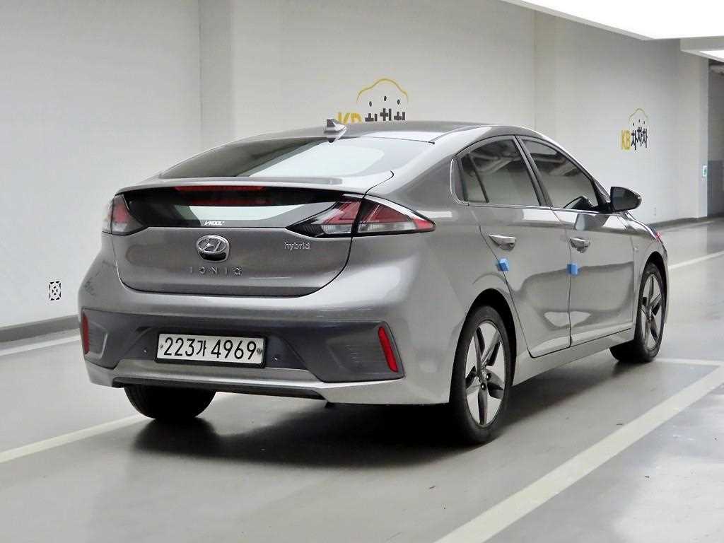 HYUNDAI Ioniq - Vista 4