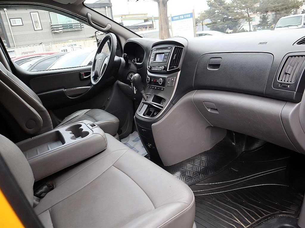 HYUNDAI Starex 2019 Amarillo - Importación desde Corea - HF Imports Iquique - Foto 19