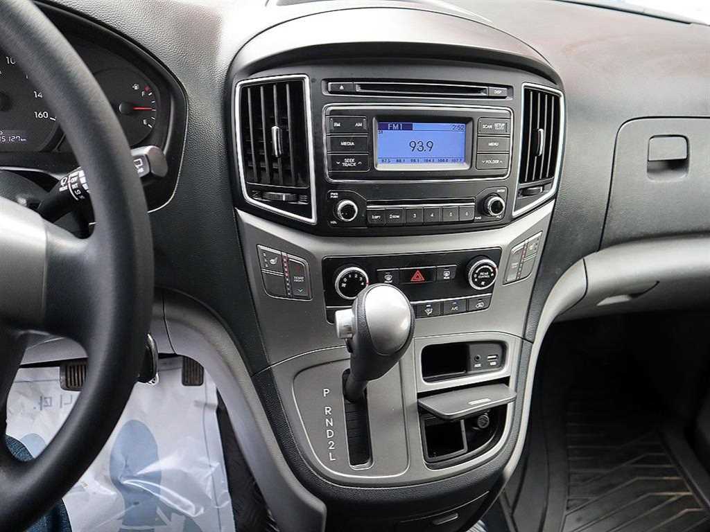 HYUNDAI Starex - Vista 12