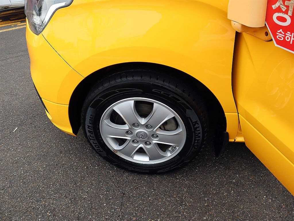 HYUNDAI Starex - Vista 7